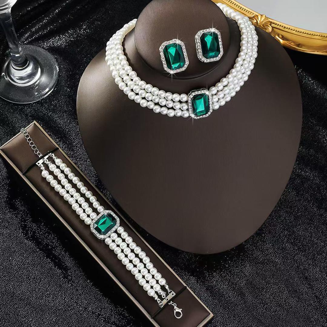 Parure de Perles Modernes – L’alliance du chic et du tendance