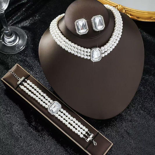 Parure de Perles Modernes – L’alliance du chic et du tendance